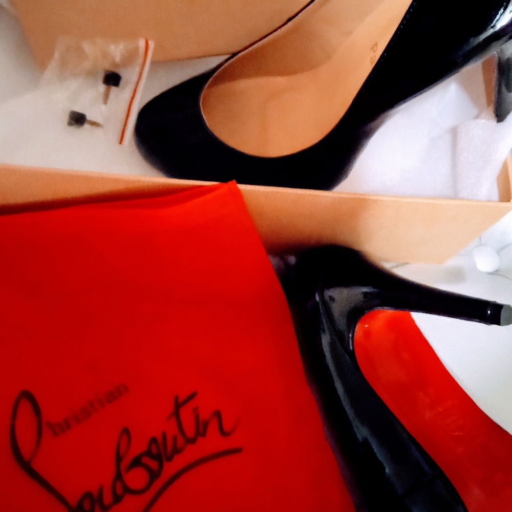 COPY - NEW w/Box, dust bag & extra Heel tips Classic Louboutin 3" Pattent Leath…